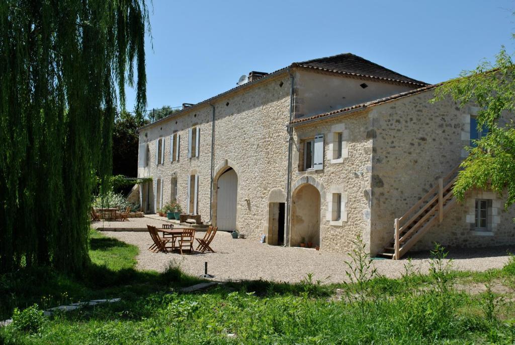 فندق Les Foucauds Saint-Quentin-de-Caplong المظهر الخارجي الصورة